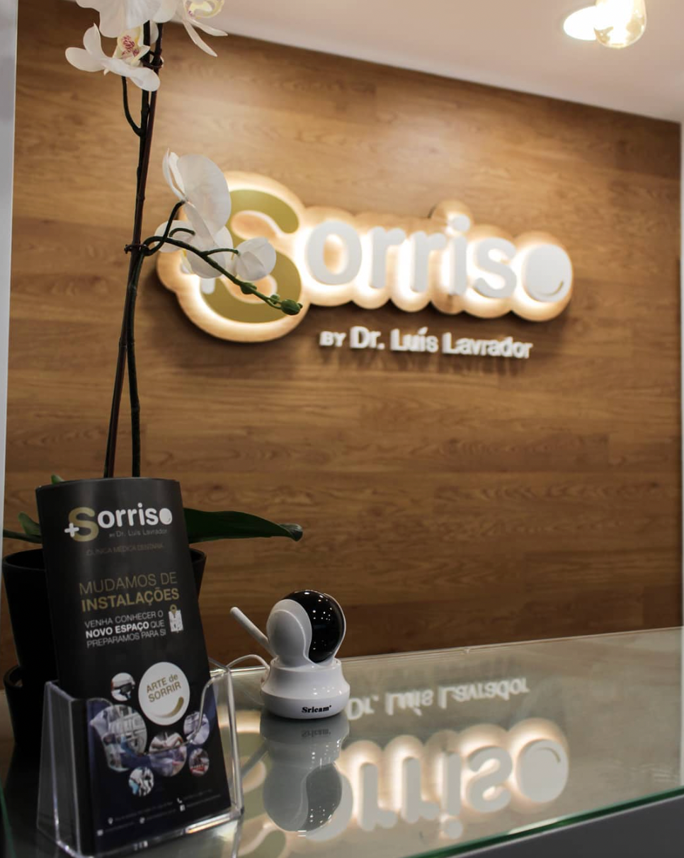 Receção da Mais Sorriso com o logótipo original da clínica